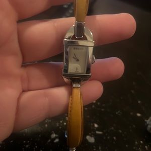 Gucci fashion watch